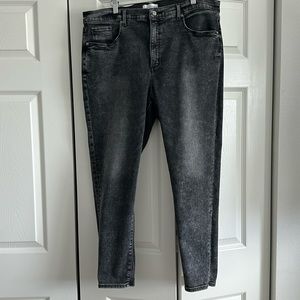 Size 18 loft skinny jeans in black/grey wash. Stretchy.